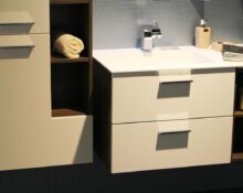 Bagnity is an Italy-based eCommerce focused on bathroom furnishings and accessories—from shower enclosures and faucets to bathroom furniture, sinks, and coordinated design pieces. Instead of positioning itself as a generic “bathroom supply store,” Bagnity frames the experience as a design boutique online, aimed at people who want a bathroom that feels both functional and refined.